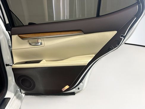 Used 2016 Lexus ES 350 w/ Premium Package w/Wood Trim FWD image 31
