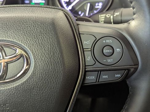 Used 2023 Toyota Camry SE w/ Cold Weather Package image 8