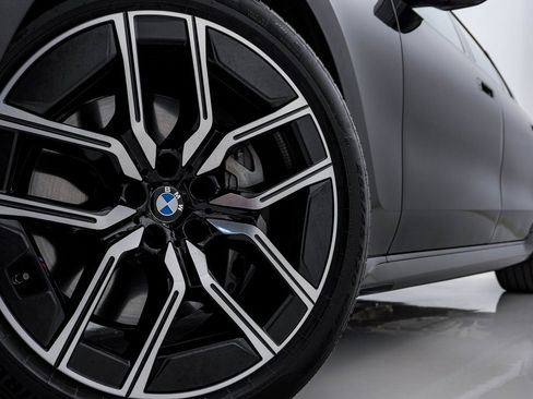 Used 2025 BMW 740i xDrive image 5