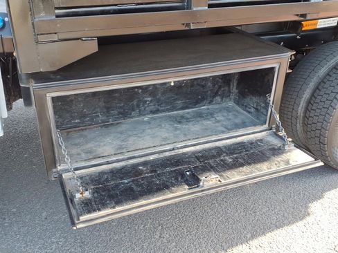 Used 2023 Ford F550 4x4 Regular Cab Super Duty image 17