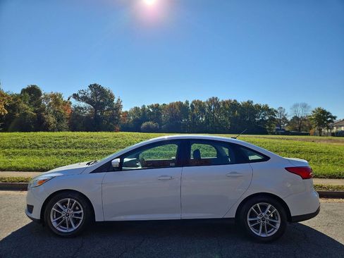 Used 2016 Ford Focus SE image 2