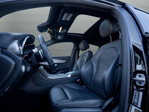 Used 2023 Mercedes-Benz GLC 300 4MATIC Coupe image 2