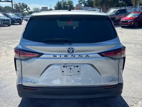 Used 2022 Toyota Sienna LE AWD/4WD image 6