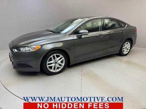 Used 2016 Ford Fusion SE image 1