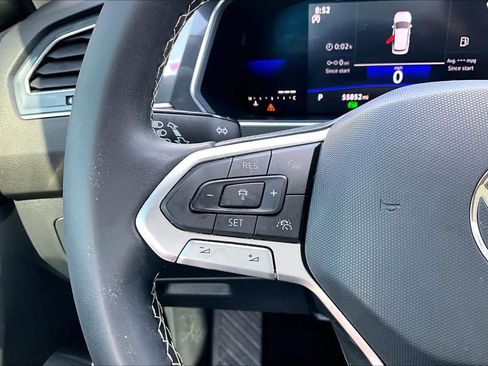 Used 2023 Volkswagen Tiguan SE w/ Panoramic Sunroof Package FWD image 22