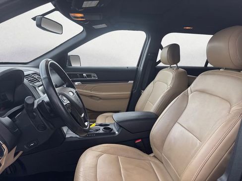 Used 2017 Ford Explorer Limited image 9