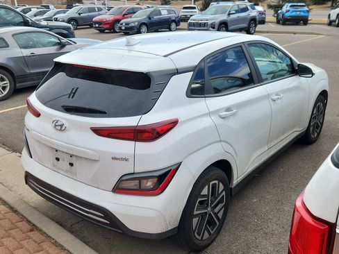 Used 2023 Hyundai Kona SE w/ Cargo Package image 4
