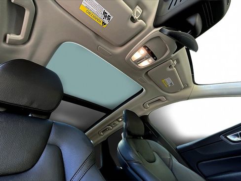 Certified 2022 Volvo XC60 B5 Momentum image 22