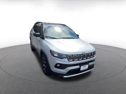 Used 2025 Jeep Compass Limited image 3
