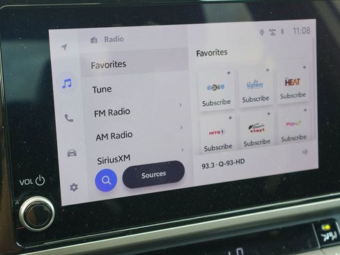 Used 2025 Toyota Camry SE image 5