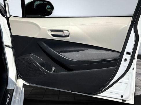 Used 2022 Toyota Corolla LE image 29