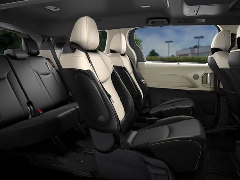 New 2025 Toyota Sienna Limited image 27