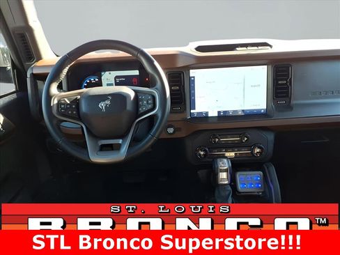Used 2024 Ford Bronco Outer Banks image 3