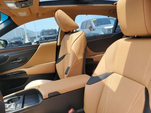 Used 2025 Lexus ES 350 Ultra Luxury w/ Accessory Package (Z1) FWD image 5