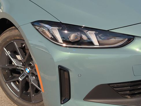 Used 2025 BMW i4 eDrive40 w/ Driving Assistance Package image 6