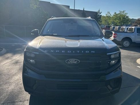 Certified 2025 Ford Expedition Active AWD/4WD image 3