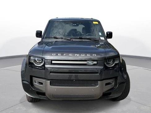 Used 2025 Land Rover Defender 110 X-Dynamic SE AWD/4WD image 3