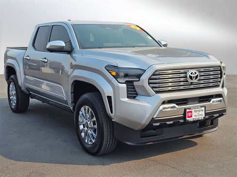 Used 2024 Toyota Tacoma Limited image 7
