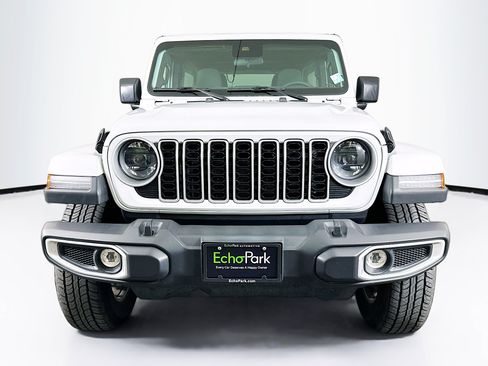 Used 2025 Jeep Wrangler Unlimited Sahara AWD/4WD image 2