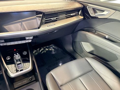 Used 2024 Audi Q4 e-tron Premium Plus image 21