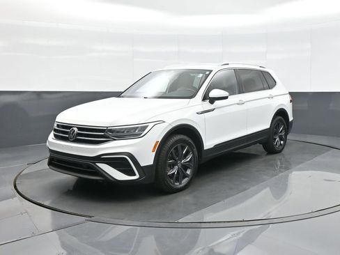 Used 2022 Volkswagen Tiguan SE image 3