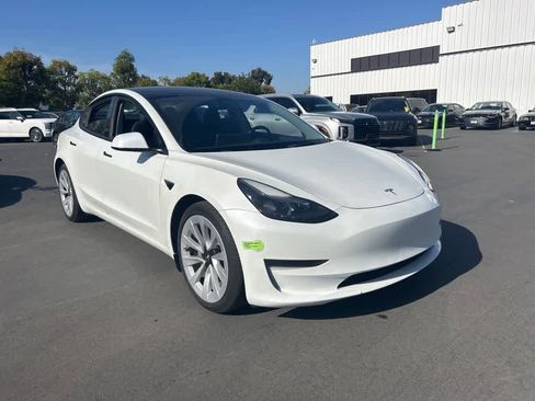 Used 2023 Tesla Model 3 Standard Range RWD image 2