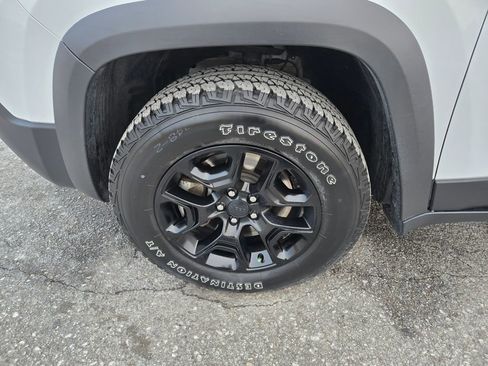 Used 2019 Jeep Cherokee Trailhawk w/ Comfort/Convenience Group image 34