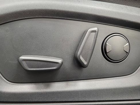 Used 2021 Ford Explorer XLT w/ Equipment Group 202A image 20