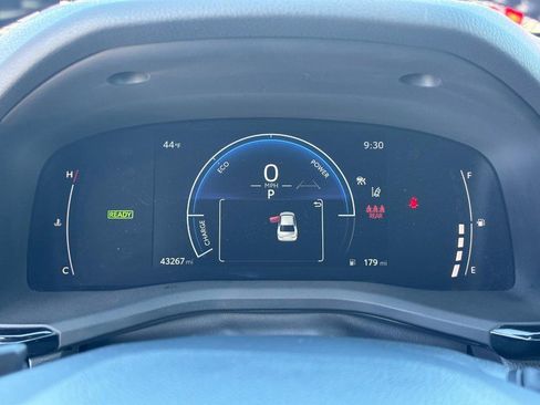 Used 2025 Toyota Camry SE image 19