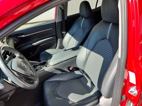 Used 2023 Toyota Camry SE w/ Cold Weather Package image 17