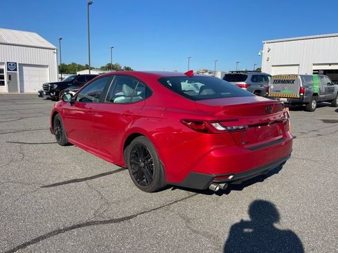 Used 2025 Toyota Camry SE w/ Convenience Package FWD image 3