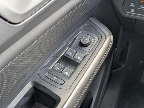 Used 2025 Volkswagen Atlas Cross Sport SE FWD image 21
