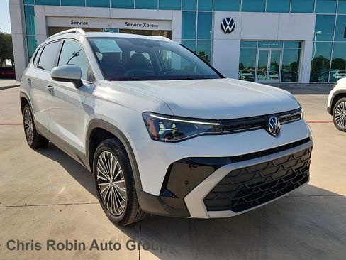 Used 2026 Volkswagen Taos SE FWD image 1