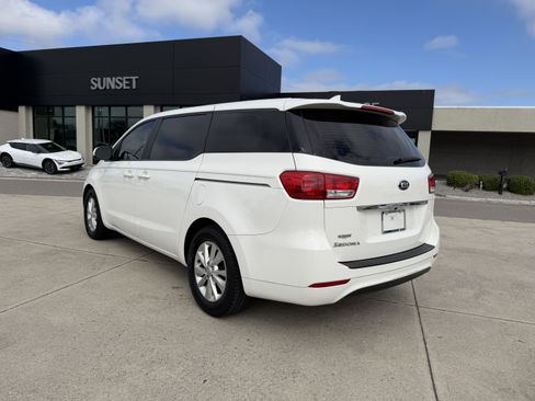 Used 2016 Kia Sedona L image 6