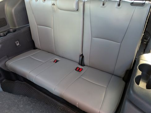 Used 2022 Toyota Highlander Bronze Edition image 30