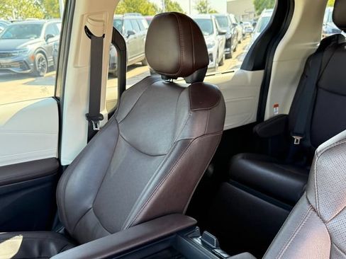 Used 2023 Toyota Sienna Platinum FWD image 15
