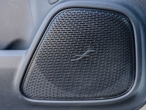 Used 2024 Mercedes-Benz GLB 250 image 17