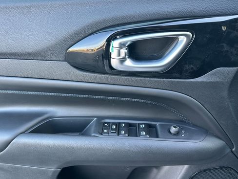 New 2026 Jeep Compass Latitude w/ Sun and Sound Group image 11