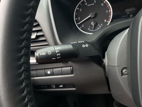 Used 2025 Nissan Rogue SV FWD image 29