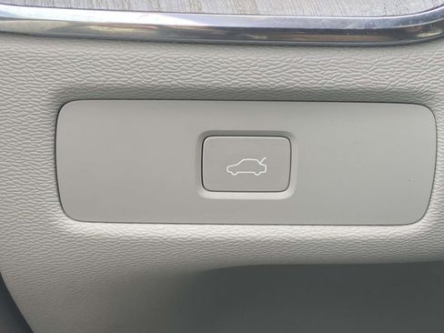 Certified 2023 Volvo XC60 B5 Plus w/ Protection Package Premier image 22