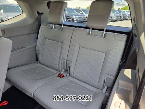 Used 2026 Volkswagen Atlas SE FWD image 12