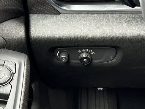 Used 2023 Chevrolet Traverse Premier image 37