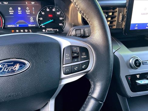 Used 2021 Ford Explorer XLT image 19