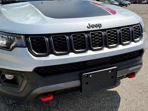 Used 2025 Jeep Compass Trailhawk AWD/4WD image 30
