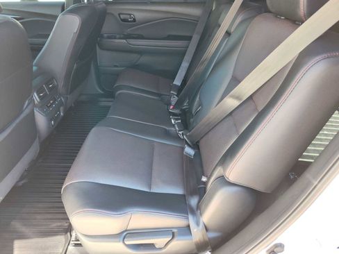 Used 2024 Honda Passport Black Edition image 7
