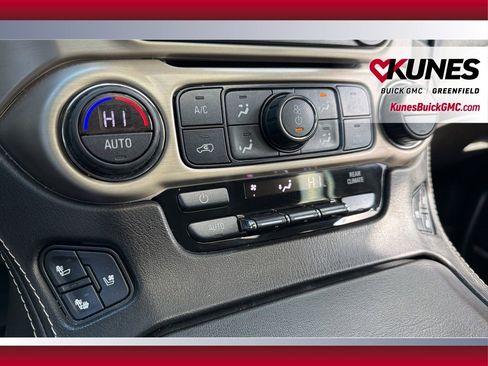 Used 2018 GMC Yukon XL Denali image 23