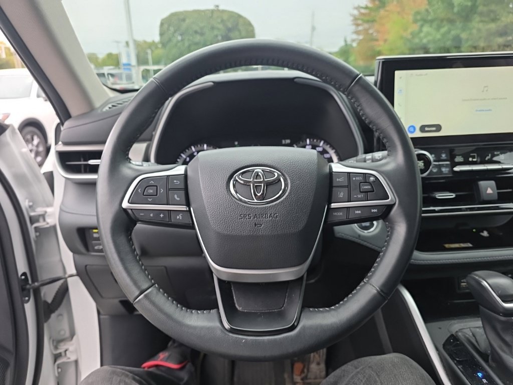 Used 2023 Toyota Highlander XLE AWD/4WD image 17