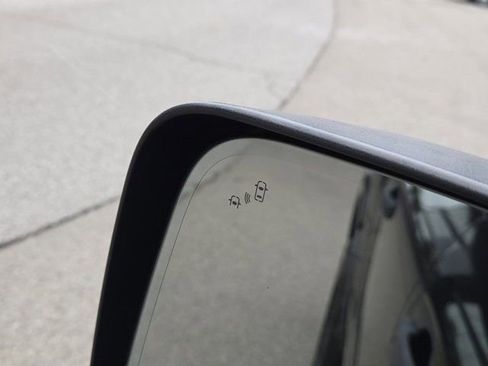 Used 2018 Nissan Titan PRO-4X w/ Pro-4x Convenience Package image 19