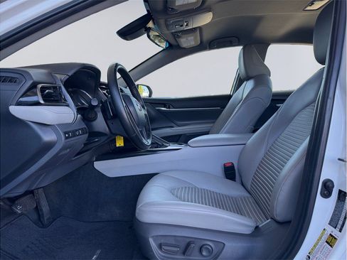 Used 2020 Toyota Camry SE w/ Carpet Mat Package FWD image 9