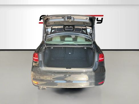 Used 2015 Volkswagen Jetta SE FWD image 25